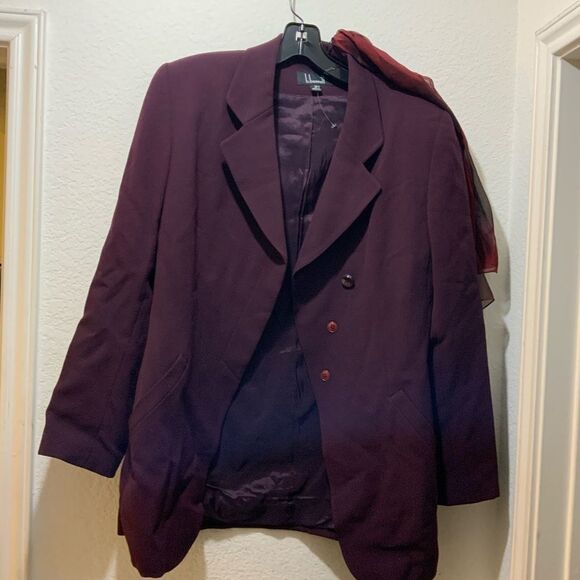 B. Bennett  2 piece  Skirt Suit. Excellent Condition. Size:8 - Picture 4 of 15